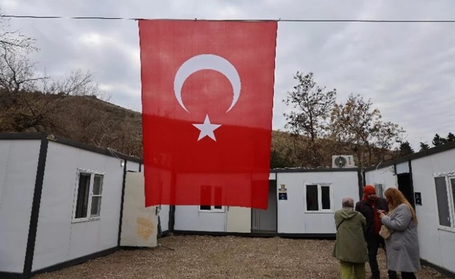 Önce evleri sonra dünyaları başına yıkıldı