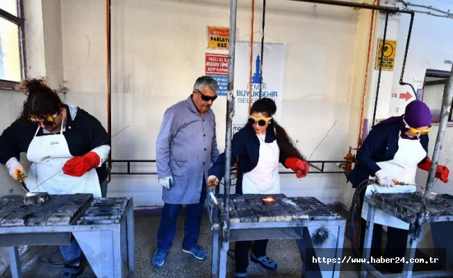 İzmir'de kadın kaynakçılar iş başında