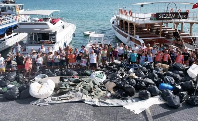 Ayvalık'ta Adalardan tonlarca çöp toplandı