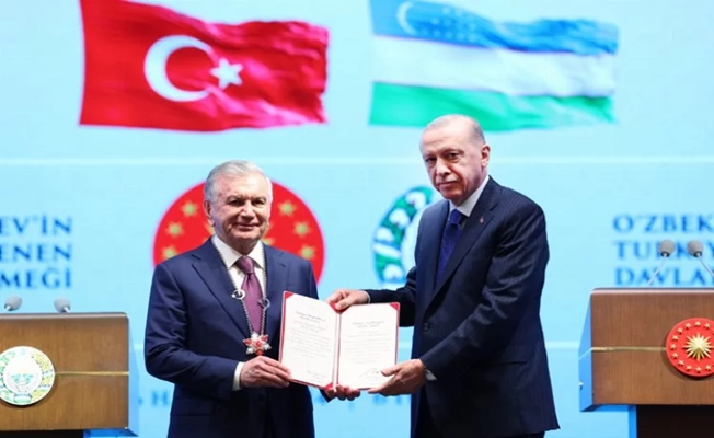 Özbekistan Cumhurbaşkanı'na Devlet Nişanı tevcih edildi