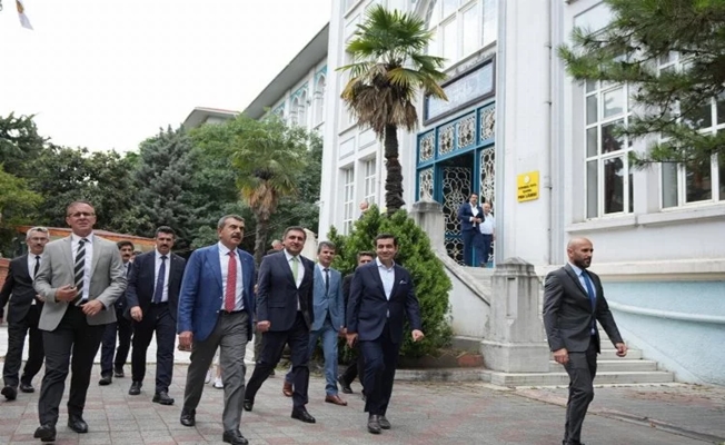 Bakan Tekin'den İstanbul'da tarihi okullarda inceleme