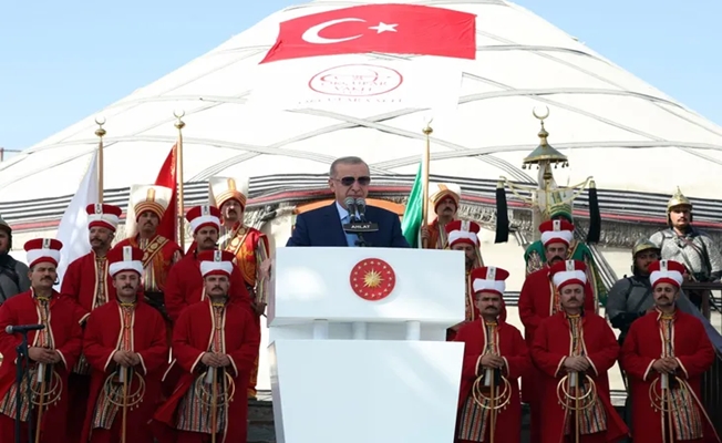 Cumhurbaşkanı Erdoğan Ahlat'tan seslendi