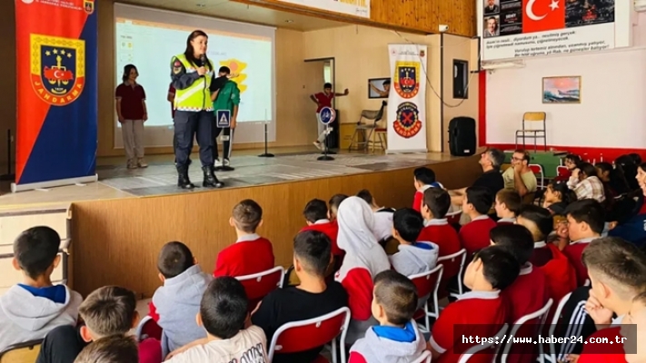 Kayseri Jandarma'dan öğrencilere trafik bilinci eğitimi