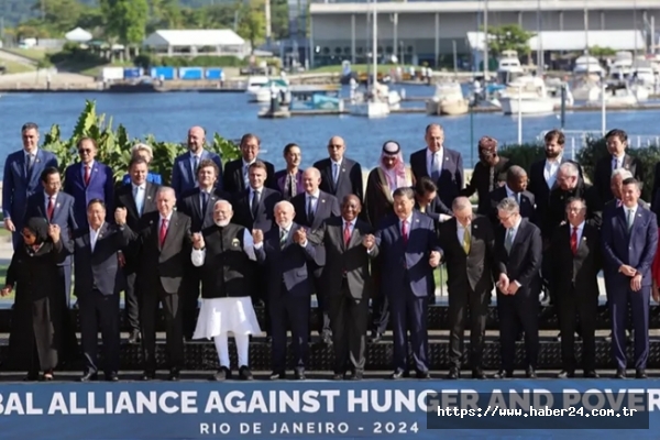 G20'de aile fotoğrafında el ele poz