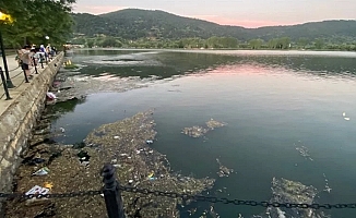 Turistik göl çöplüğe döndü