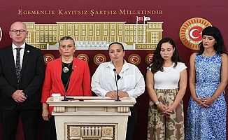 CHP'li Suiçmez baroların hayvan hakları merkez üyeleriyle seslendi