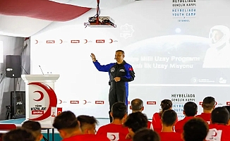 Astronot Gezeravcı depremzede öğrencilere ilham oldu