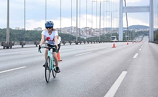 Ünlü oyuncu Avrupa'dan Asya'ya pedal çevirerek geçti