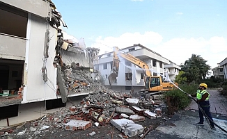 Bakırköy'de riskli binalara yıkım